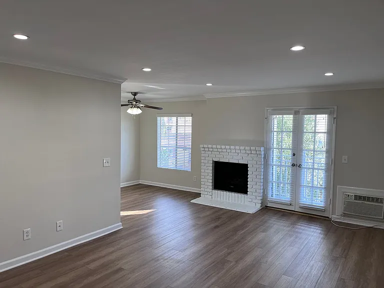 2475 Corinth Apartments — Photo 1