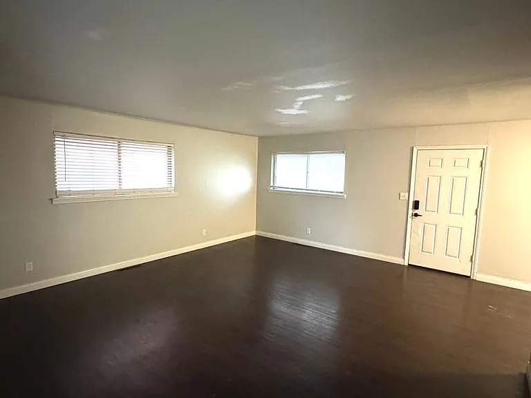 East University Apartments — Photo 3