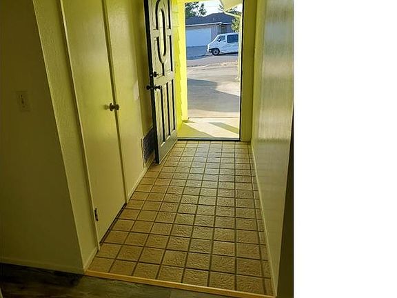 4th image of 3256 Andora Dr