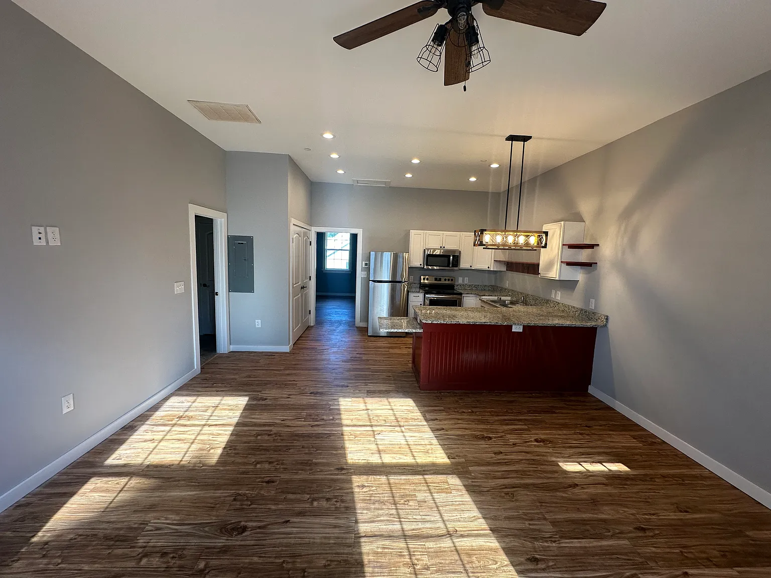 2 bed, 900 sqft, $1,425 — Photo 2
