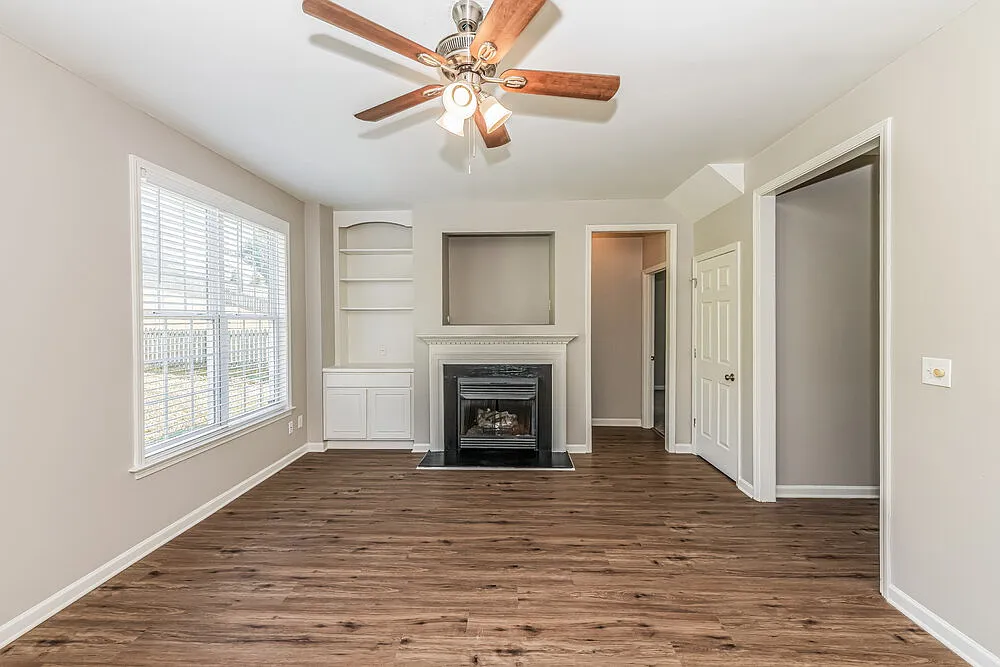 3 bed, 2.5 bath, 1909 sqft, $2,095 — Photo 4
