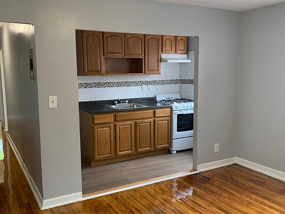 4th image of 78 Elmwood Ave APT Q
