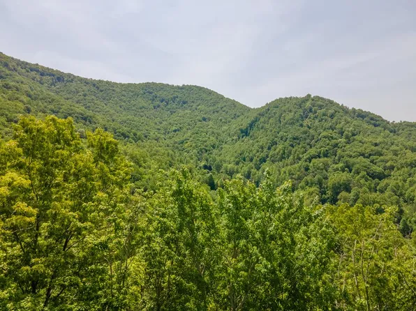 2 Corbin Cove Dr #3, Franklin, NC 28734