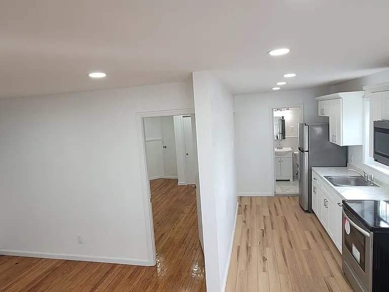94 Martha Ct #10 — Photo 4