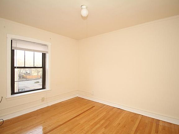 5th image of 1133 Oak Ave APT 1W
