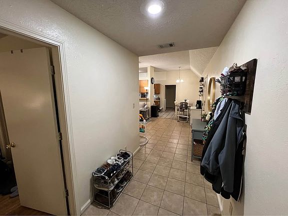 3rd image of 1304 N Bishop St