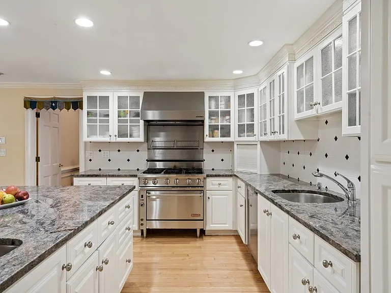 302 Grove St #3 — Photo 4