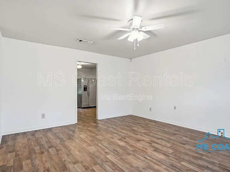 1601 Lewis Ave — Photo 3