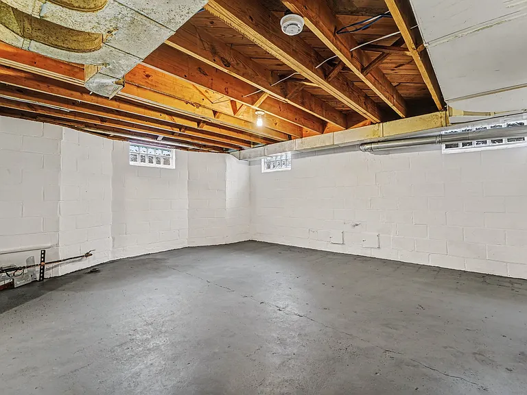 303 Wesley St — Photo 23