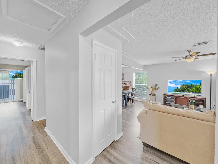 1350 Riverside Cir #2 — Photo 32