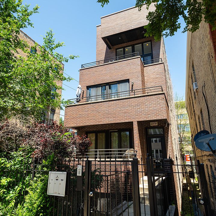 1st image of 1370 W Crystal St #3C