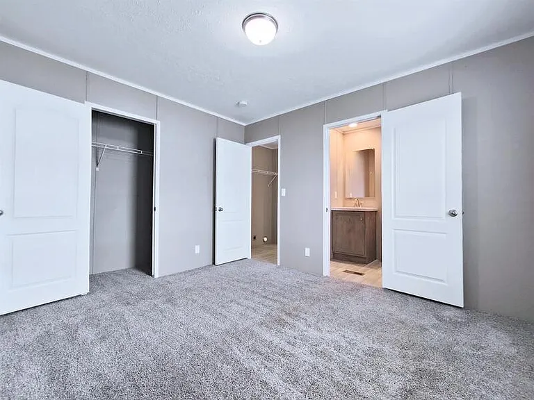 4617 Rainbow Ln — Photo 6