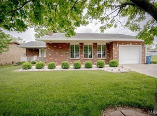 2 Michael Ct, Bethalto, IL 62010