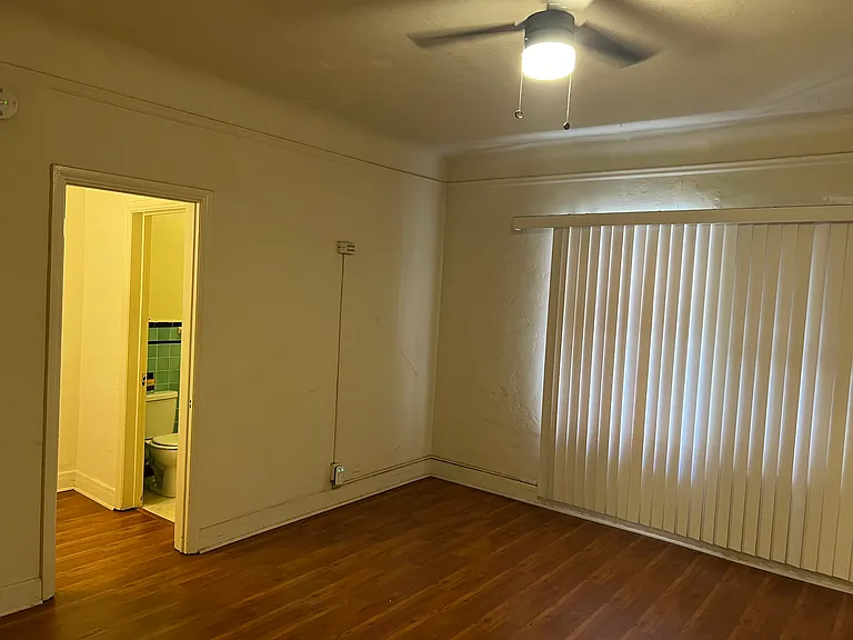 526 1/2 S Oxford Ave #405 — Photo 4