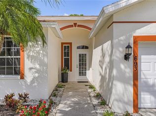 693 Crossfield Cir, Naples, FL 34104