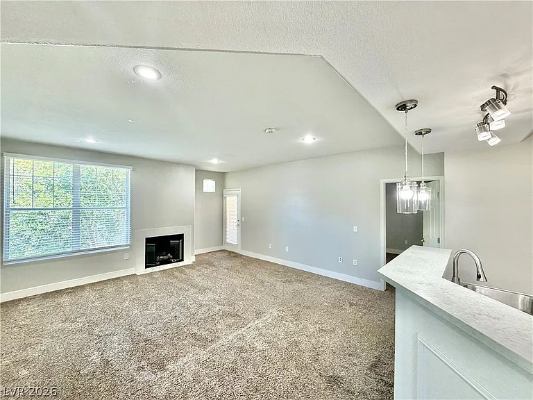 8555 W Russell Rd #2018 — Photo 10