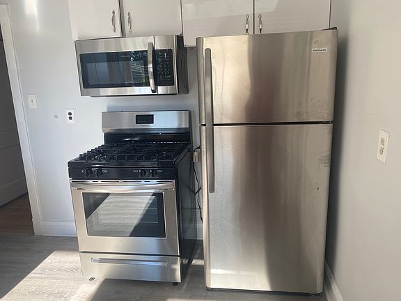 4th image of 4765 N Manor Ave #1N