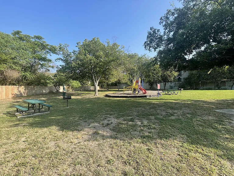 7214 Sunny Day — Photo 36
