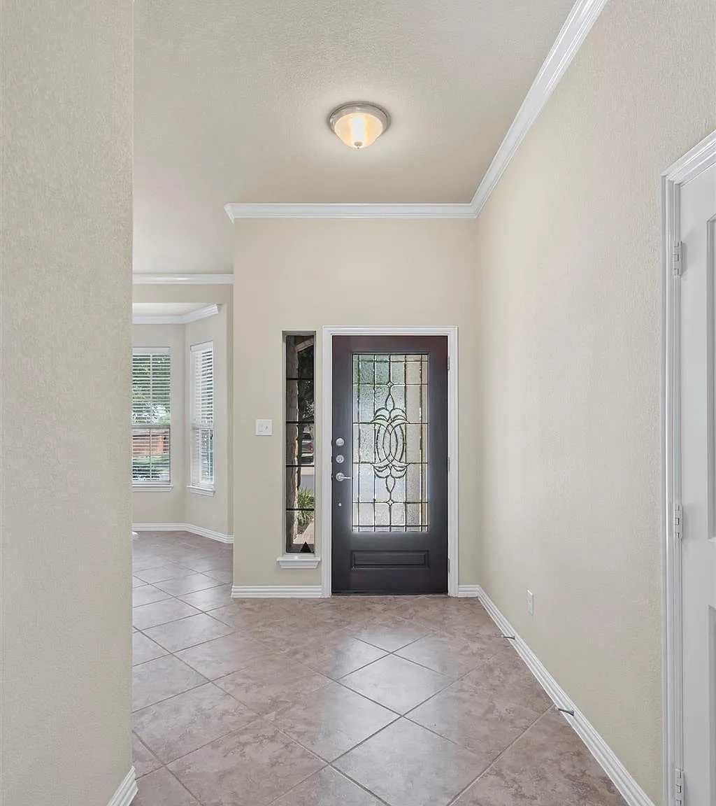 3 bed, 2.0 bath, 2144 sqft, $2,450 — Photo 2