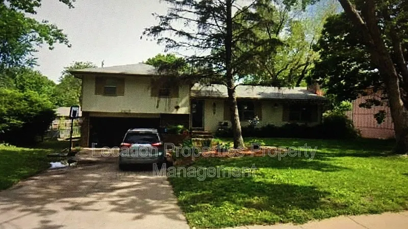 3 bed, 2.0 bath, 1372 sqft, $2,200 — Photo 1