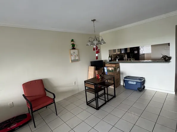 10155 NW 9th Street Cir #4-401, Miami, FL 33172