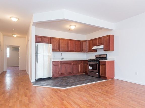 2nd image of 183 Chauncey St #1