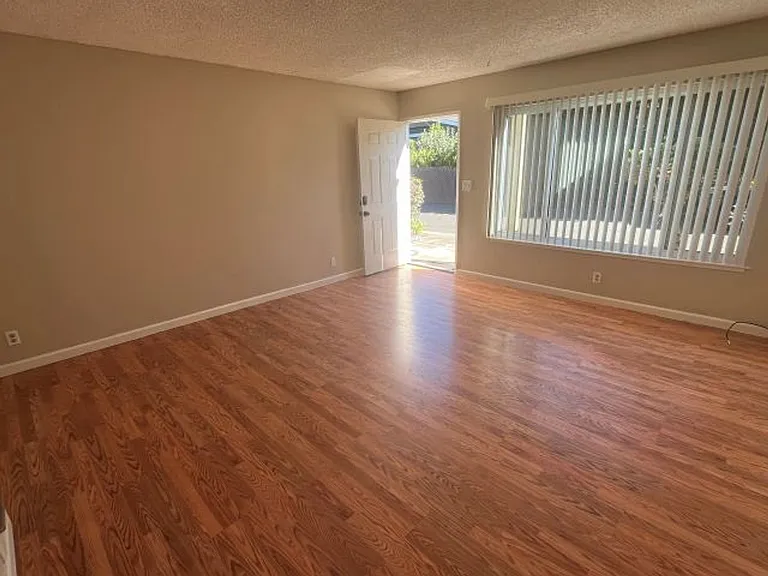 4560 Thornton Ave #15 — Photo 4