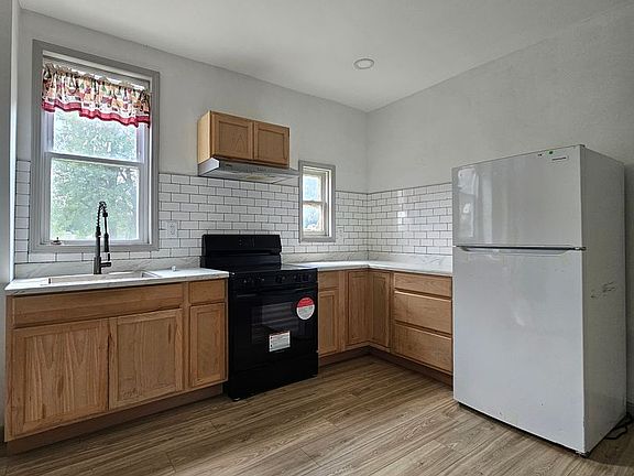 2nd image of 434 W Princess St APT 1