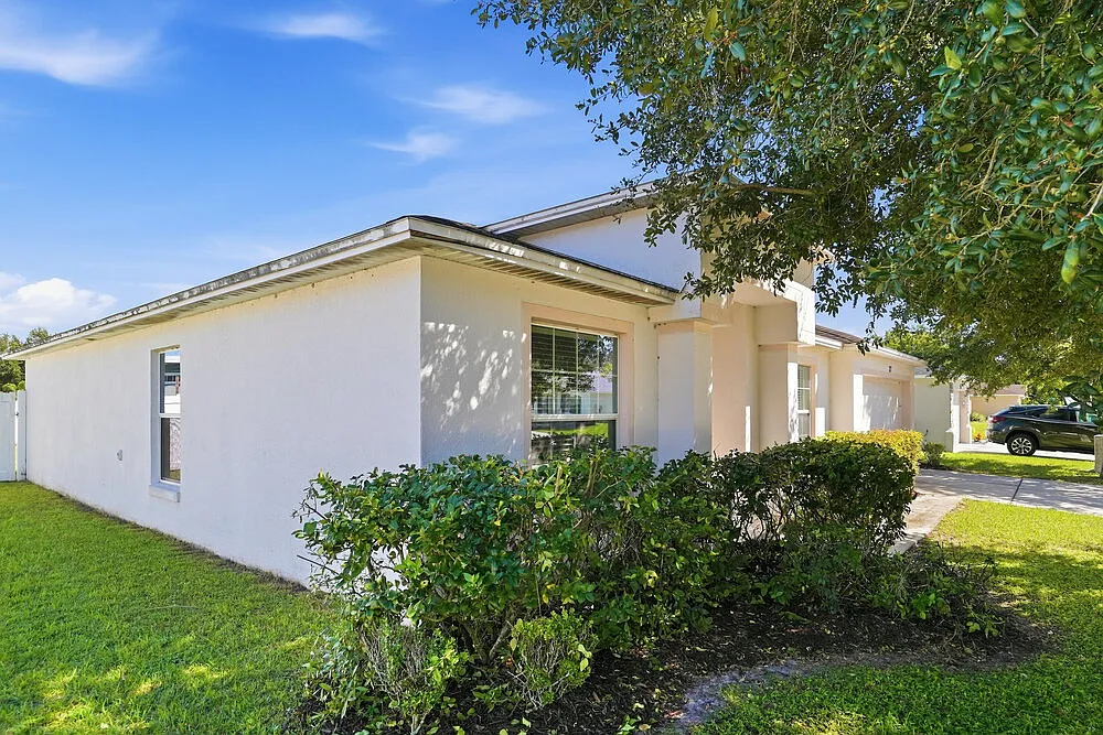 4 bed, 2.0 bath, 1710 sqft, $1,985 — Photo 3