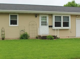 300 Anderson St, Manchester, IA 52057