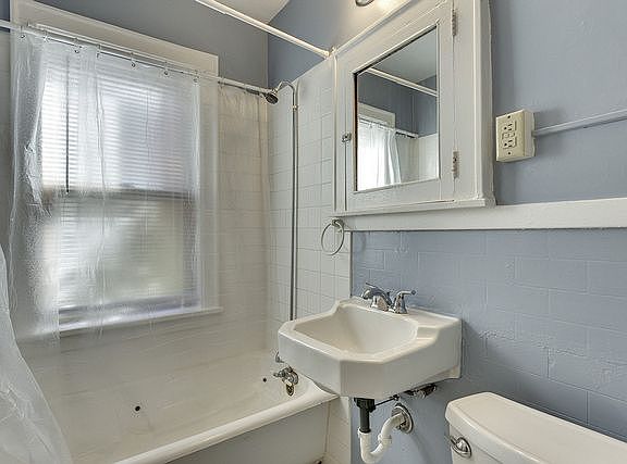 5th image of 587 Grand Ave APT 104