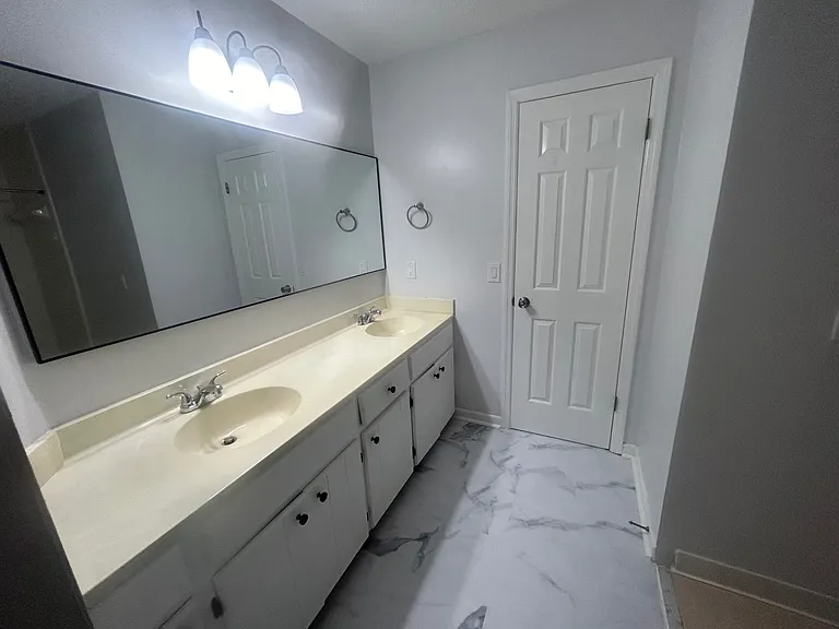 137 Lionsgate Dr — Photo 20