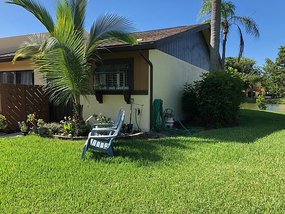 Charming entrance with garden.