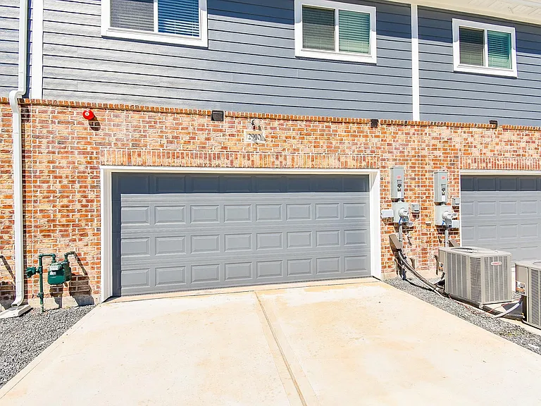 2910 Scanlan Mdw #18 — Photo 31