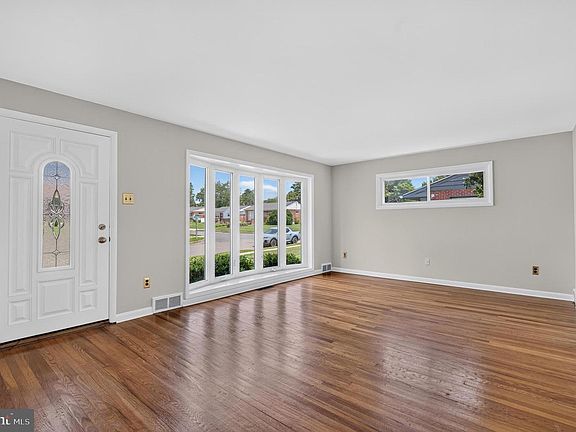 4th image of 1107 Evergreen Ave