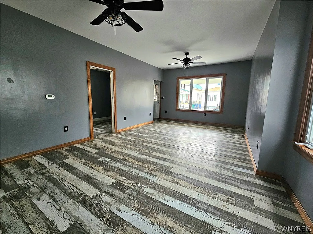 2 bed, 1.5 bath, 1697 sqft, $925 — Photo 2