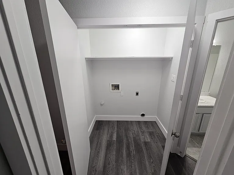 919 Crestwood Dr — Photo 25