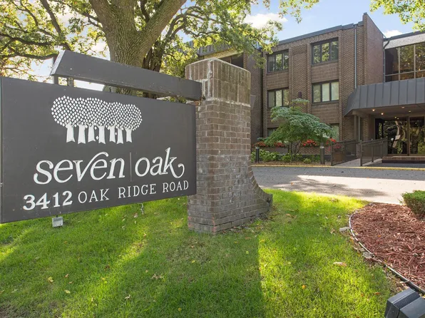3412 Oak Ridge Rd APT 211, Minnetonka, MN 55305