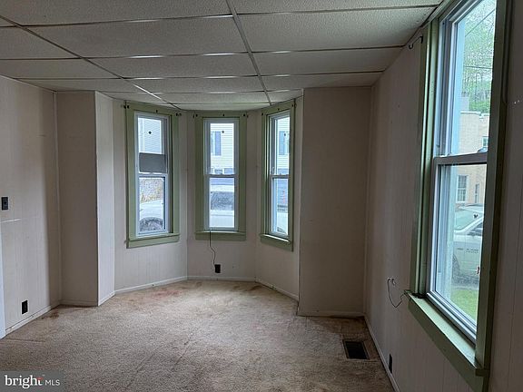5th image of 256 Lower Coleville Rd