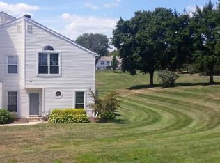 74 Banbury Ct, Holland, PA 18966