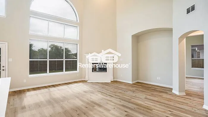 508 Lilac Ln — Photo 6