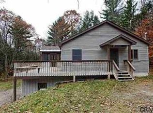 201 S Line Rd, Middle Grove, NY 12850