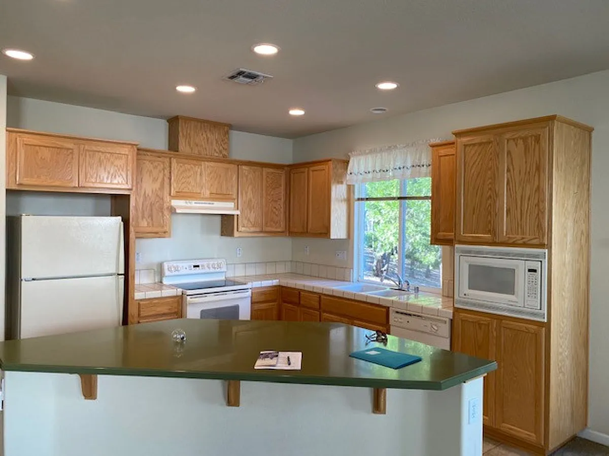 Building Photo - 553 Eskaton Cir