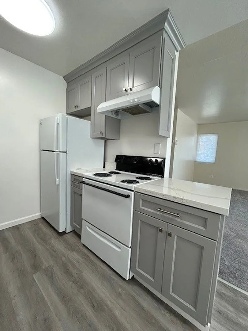 Upper- 2 Bedroom-One Bath apartment has a large living room — Photo 1