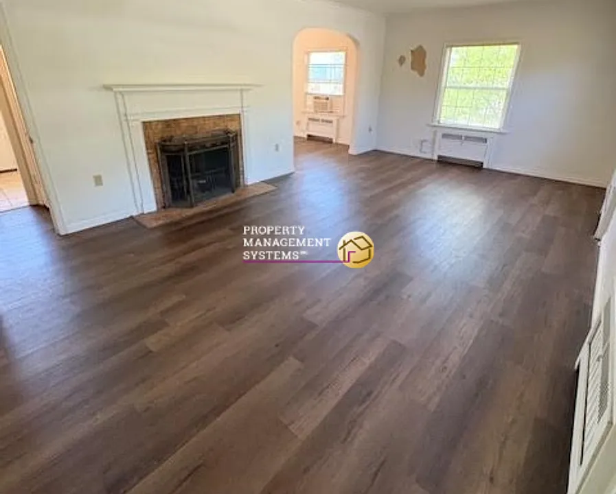 258 E 10th Ave