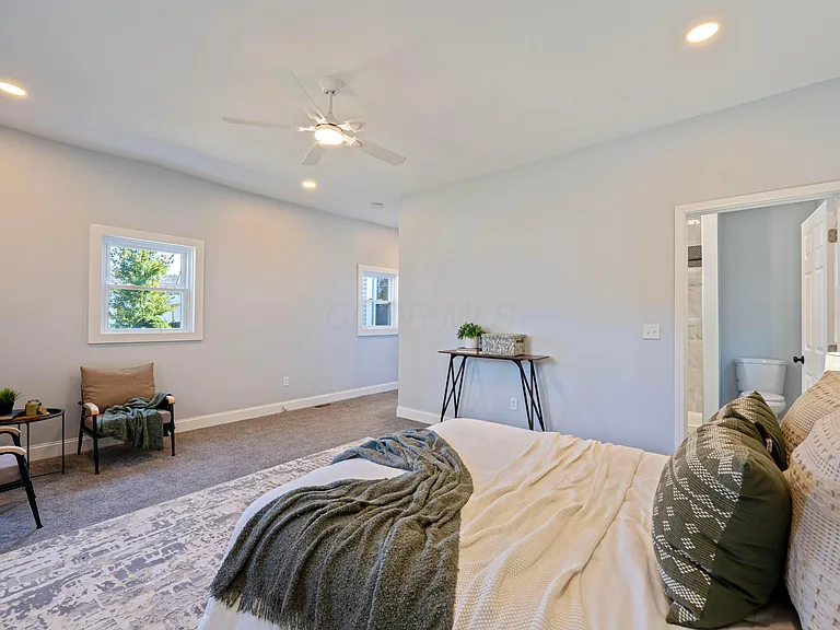 150 N Oak St — Photo 24