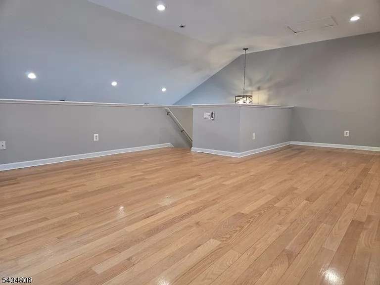 313 Winthrop Dr — Photo 12