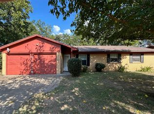 6613 Plantation Rd, Forest Hill, TX 76140
