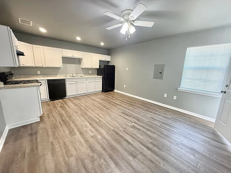 700 W Upshur Ave — Photo 4