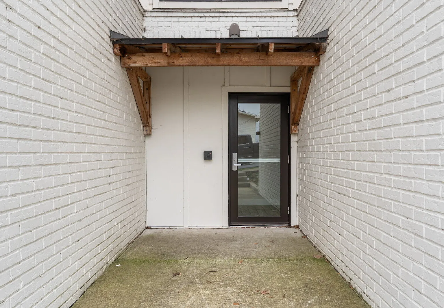 2 bed, 2.0 bath, 850 sqft, $6,000 — Photo 3